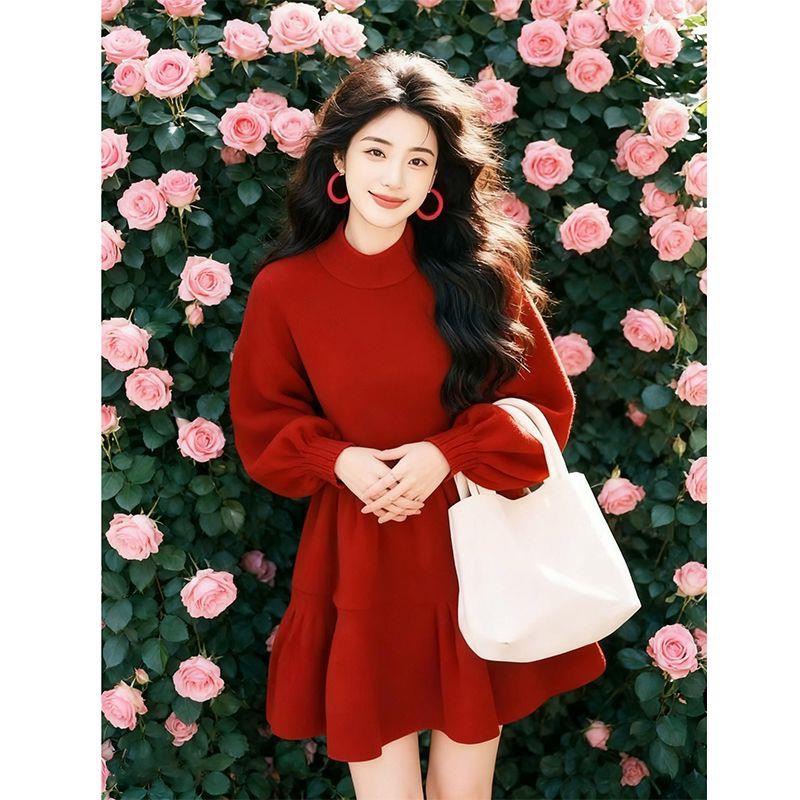 Korean Christmas, New Year, and Chinese New Year, wearing a small and elegant red lantern sleeve knitted sweater dress Korean Christmas, New Year, and Chinese New Year, wearing a small and elegant red lantern sleeve knitted sweater dress