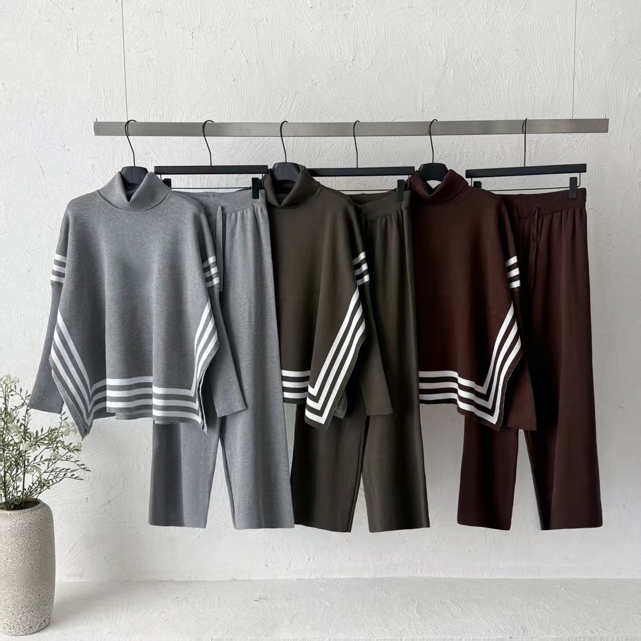 Cross border commuting leisure two-piece knitted suit for women in spring and autumn, slim and high necked striped top, wide leg pants two-piece set Cross border commuting leisure two-piece knitted suit for women in spring and autumn, slim and high necked striped top, wide leg pants two-piece set