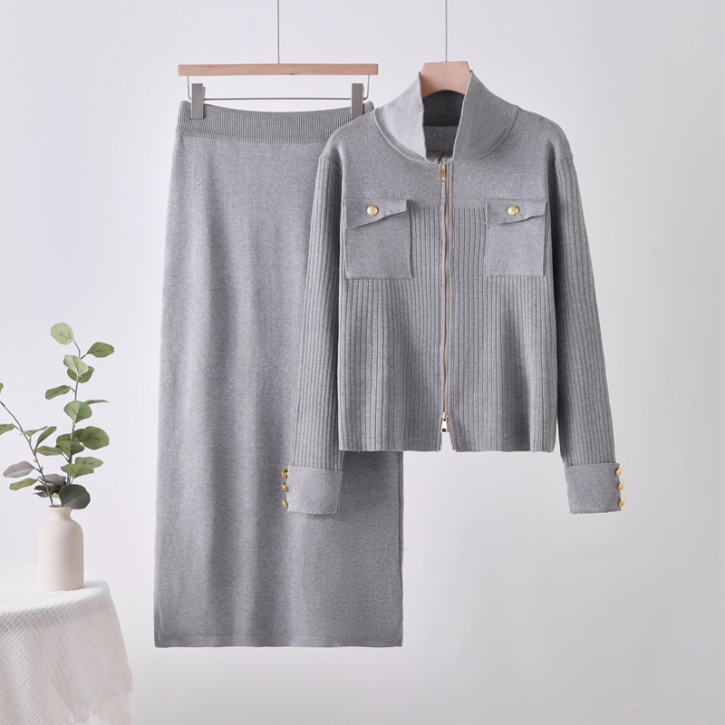 Stylish and stylish metal buckle zipper lapel long sleeved knitted top with high waist and hips wrapped skirt two-piece set