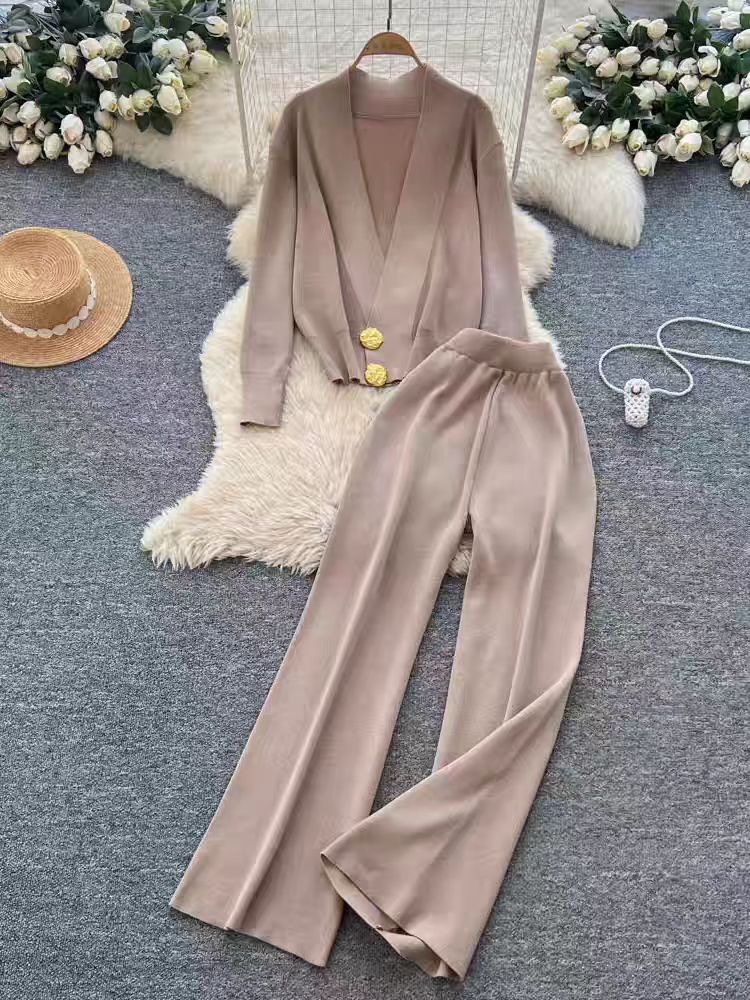 Lazy commuting style knitted V-neck cardigan wide leg pants two-piece set for women's autumn high-end feeling slimming versatile set Lazy commuting style knitted V-neck cardigan wide leg pants two-piece set for women's autumn high-end feeling slimming versatile set