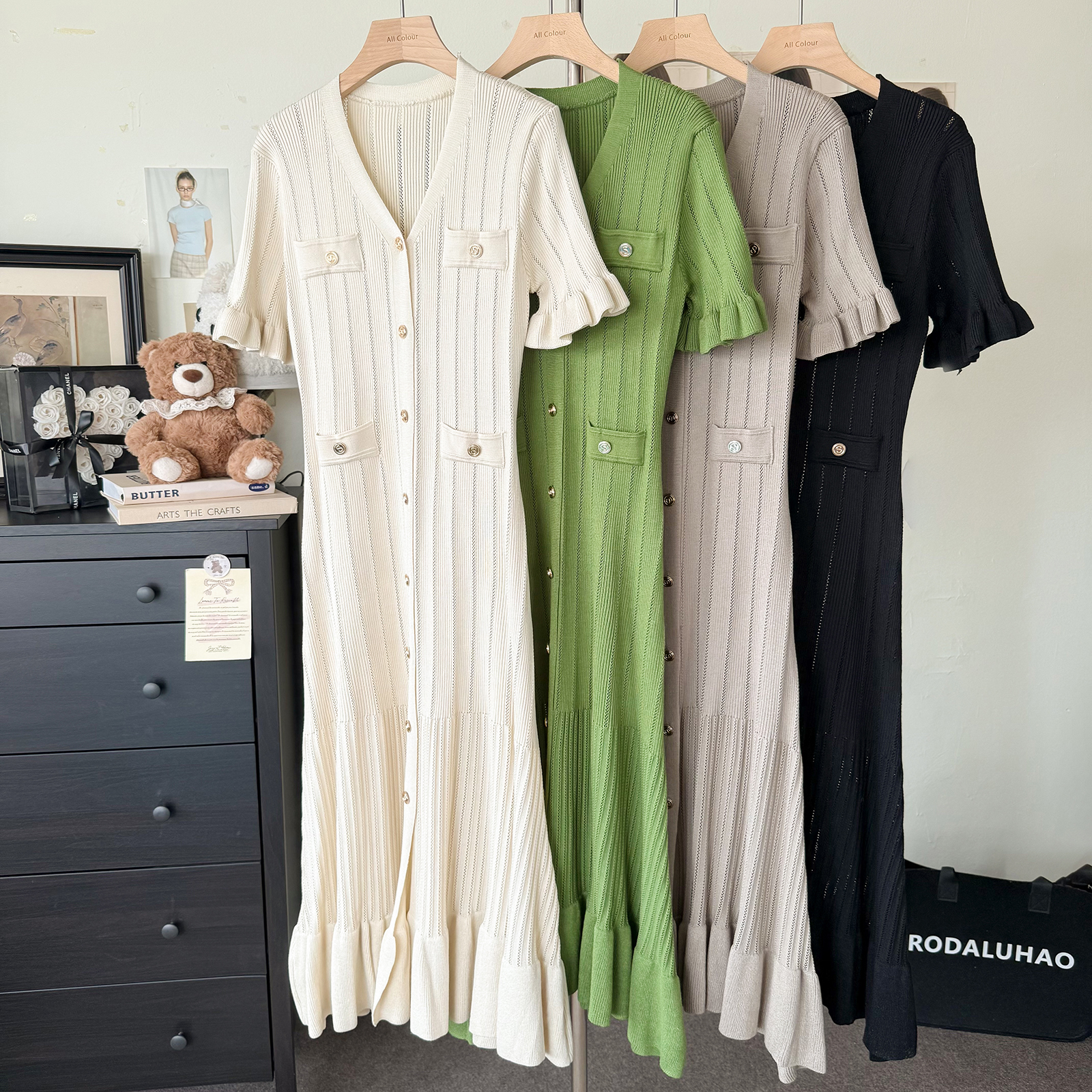 French retro style high-end knitted dress for women in summer with ruffled edges and single breasted design, elegant and luxurious long skirt