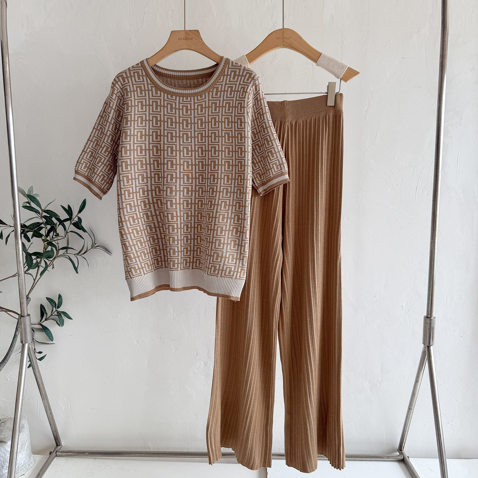 European and American new women's set short sleeved jacquard top set women's summer knitted loose high waisted pleated pants two-piece set