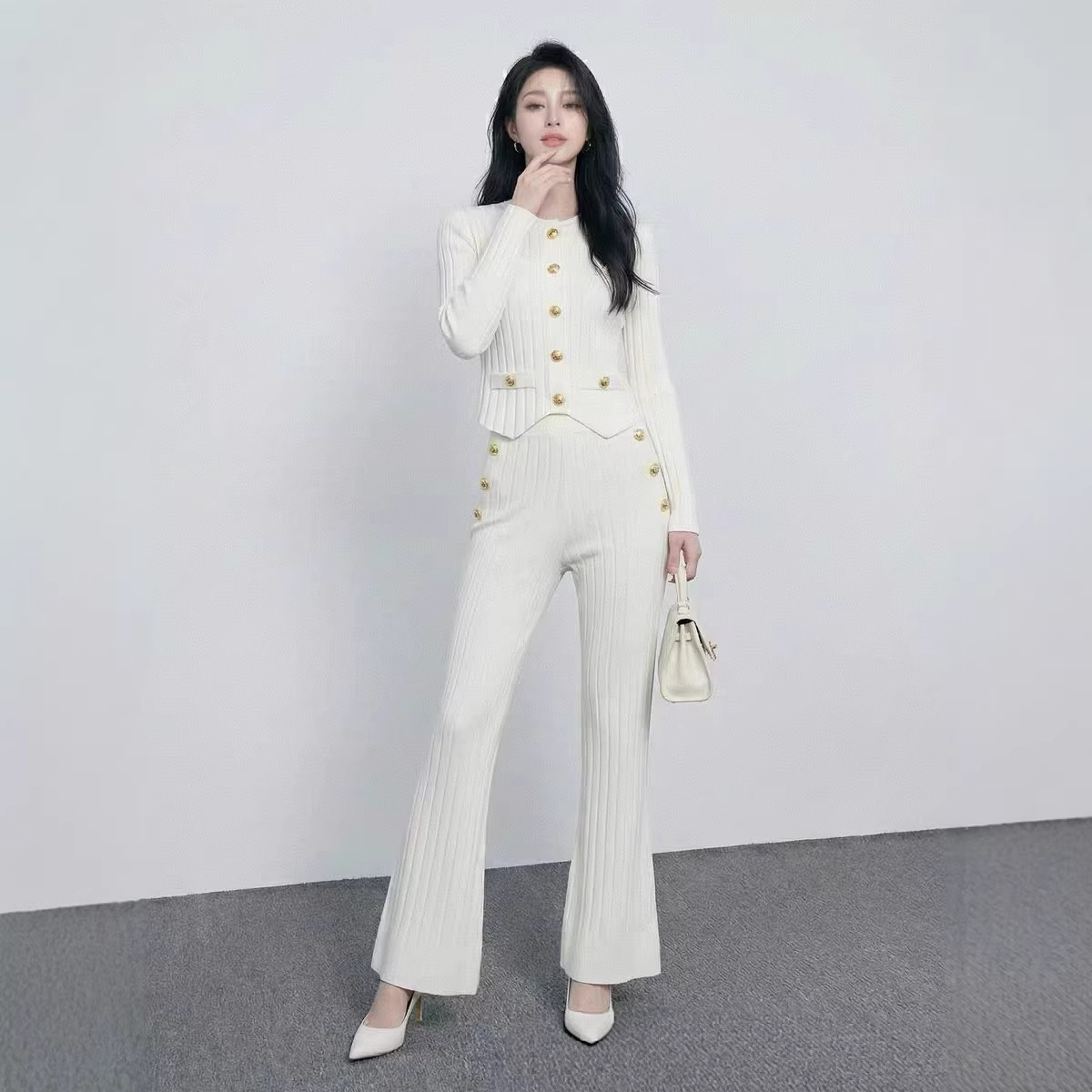 2026 Xiaoxiang style knitted collar two-piece set for women's summer slim fit vest, metal buckle high waisted wide leg pants, high-end feel 2026 Xiaoxiang style knitted collar two-piece set for women's summer slim fit vest, metal buckle high waisted wide leg pants, high-end feel