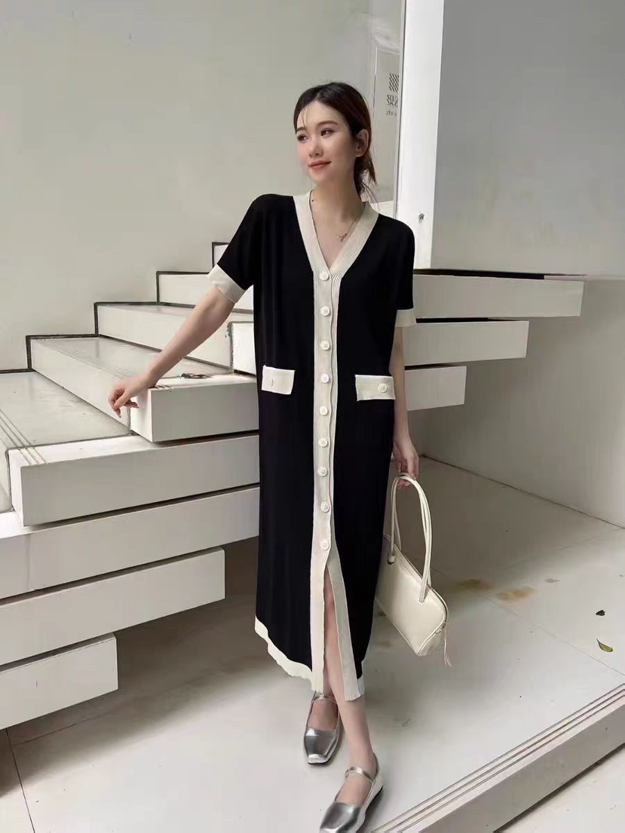 Korean chic summer simple contrasting color V-neck mid length single breasted loose slimming temperament short sleeved dress for women Korean chic summer simple contrasting color V-neck mid length single breasted loose slimming temperament short sleeved dress for women
