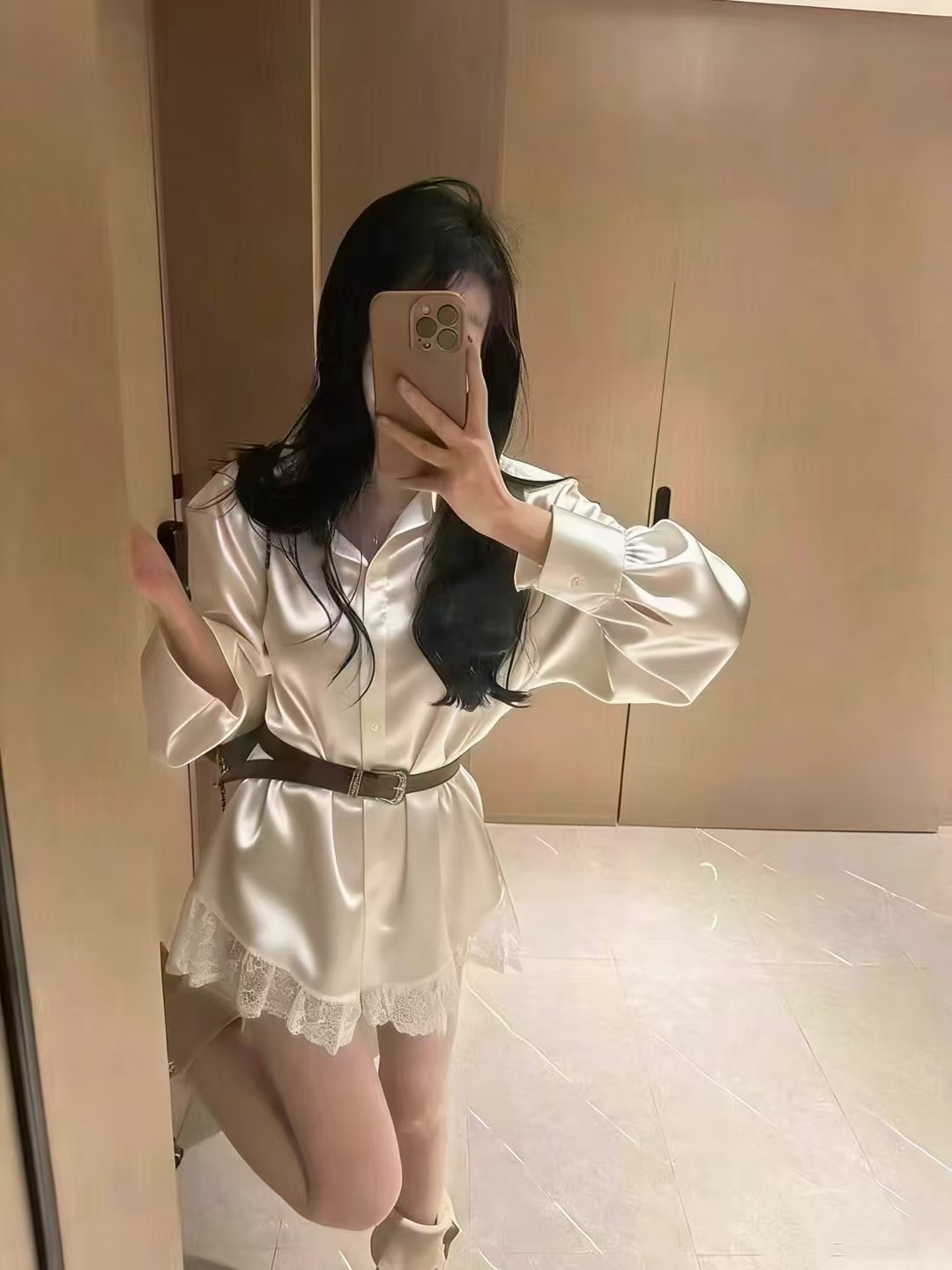 Gentle lace and lace patchwork polo collar long sleeved shirt for women's spring 2026 fashion temperament single breasted top