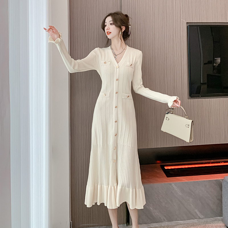 2025 New Foreign Trade Women's Black V-neck Fishtail Long Dress, Slim fit and Waist cinched Knitted Skirt, Elegant S Button Dress