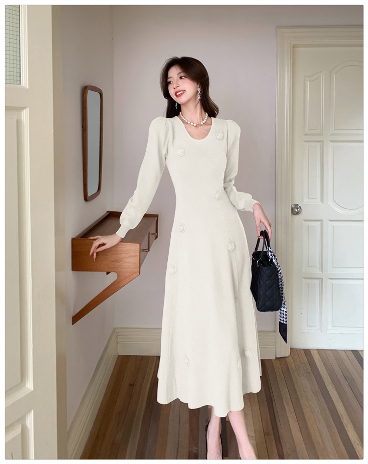 French retro romantic three-dimensional flower decoration bubble long sleeved knitted dress for women in autumn and winter long skirt French retro romantic three-dimensional flower decoration bubble long sleeved knitted dress for women in autumn and winter long skirt