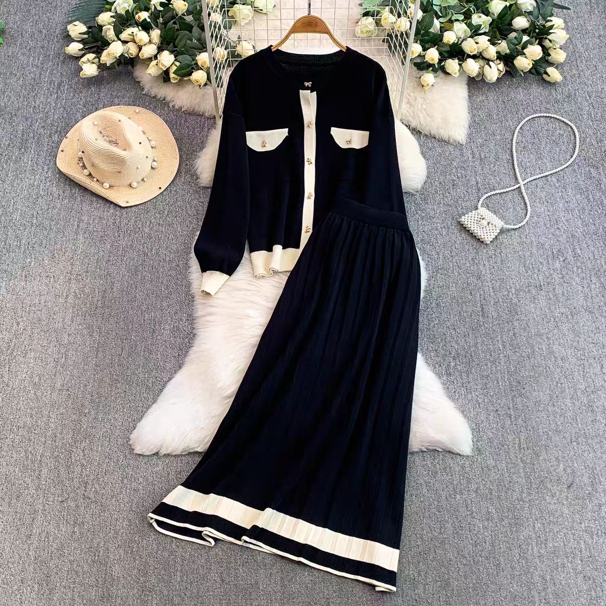 Xiaoxiangfeng Knitted Commuter Round Neck Cardigan Set for Women Autumn Color Contrasting Metal Button A-line Skirt Two Piece Set with Temperament