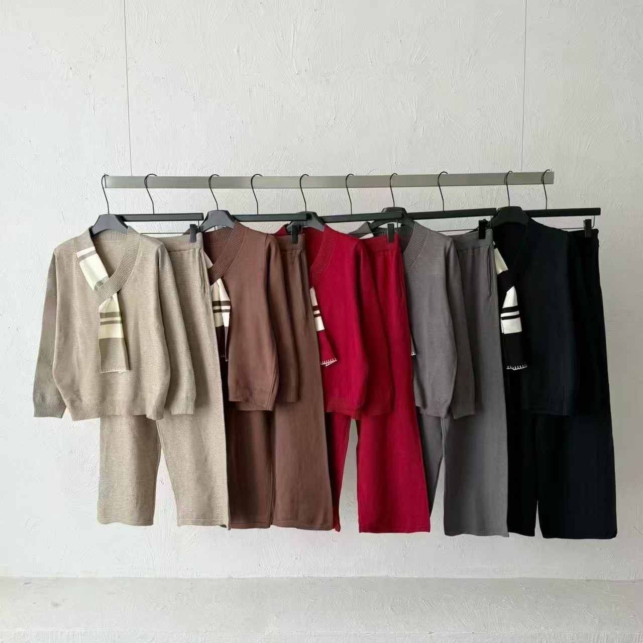 Cross border contrasting color ribbon V-neck knitted suit for women, loose soft and sticky sweater, high waist wide leg pants, lazy two-piece set