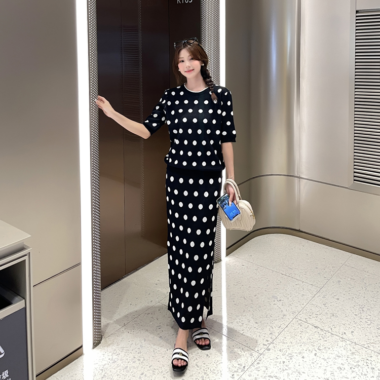 Korean chic summer retro temperament round neck polka dot short sleeved knit shirt+high waisted hip hugging skirt two-piece set Korean chic summer retro temperament round neck polka dot short sleeved knit shirt+high waisted hip hugging skirt two-piece set