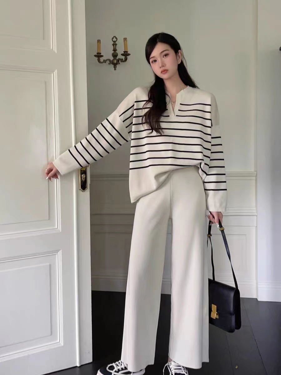 Fashion suit women's Korean version loose striped knitted top two-piece set, casual high waisted drop feeling knitted wide leg pants