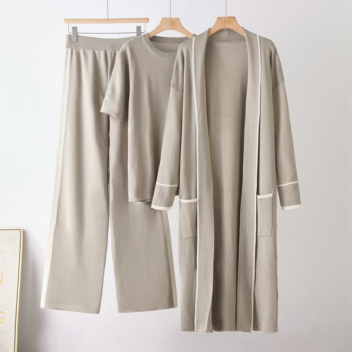 2026 Winter New European and American Amazon Cross border Women's Clothing Color Contrasting Comfortable Warm and Versatile Knitted Robe 3-Piece Set 2026 Winter New European and American Amazon Cross border Women's Clothing Color Contrasting Comfortable Warm and Versatile Knitted Robe 3-Piece Set