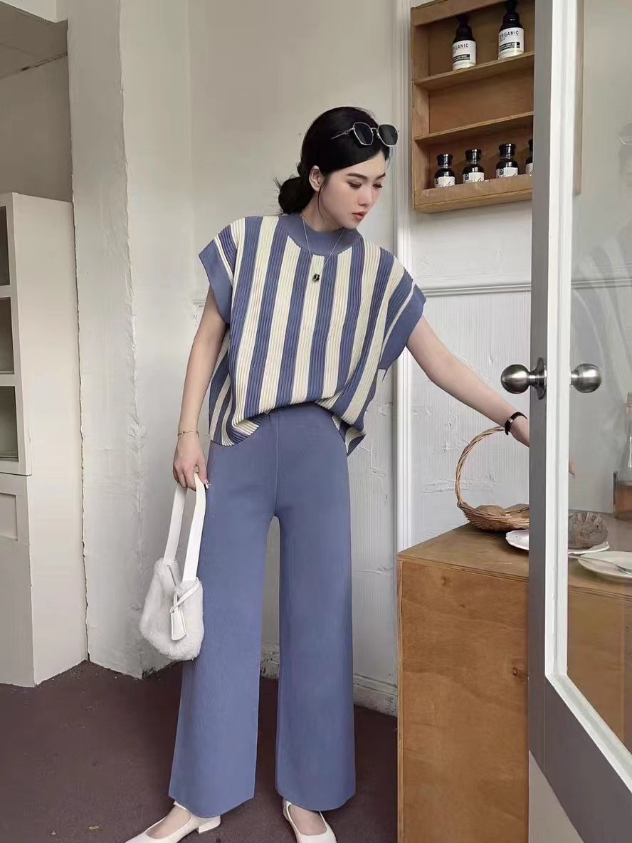 2026 Xiaoxiangfeng temperament socialite knitted fashion suit women's mid neck striped top casual wide leg pants two-piece set 2026 Xiaoxiangfeng temperament socialite knitted fashion suit women's mid neck striped top casual wide leg pants two-piece set