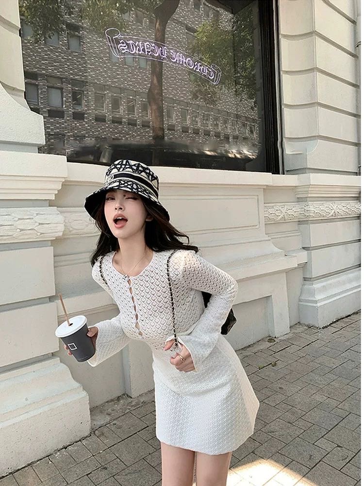 High end hollow out long sleeved knitted dress for women in autumn, with a stunning waist cinching and slimming effect, exuding a slimming temperament. Short skirt