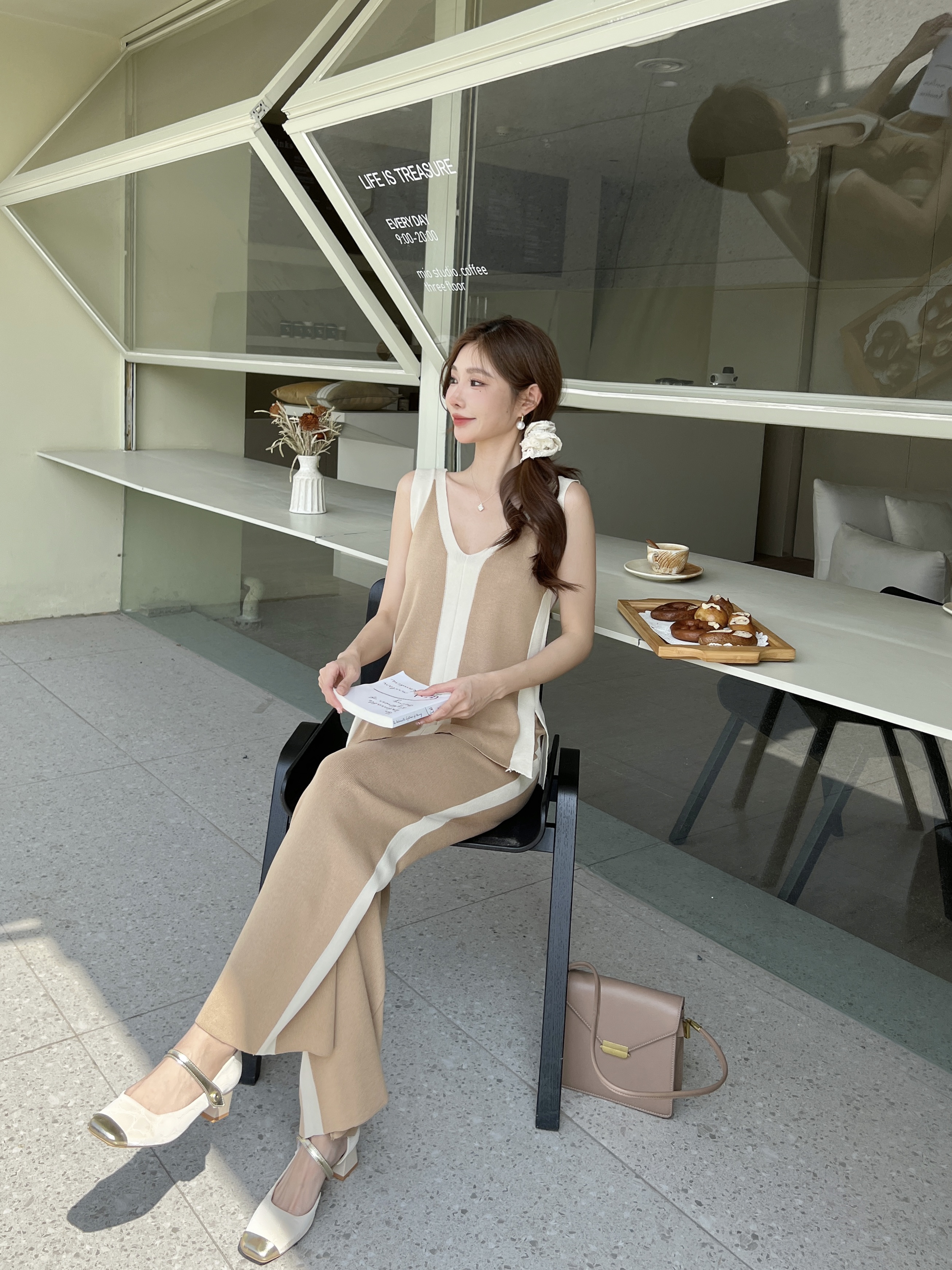 2025 new color blocked front and rear V-neck vest knitted split top color blocked wide leg pants knitted two-piece set for women 2025 new color blocked front and rear V-neck vest knitted split top color blocked wide leg pants knitted two-piece set for women