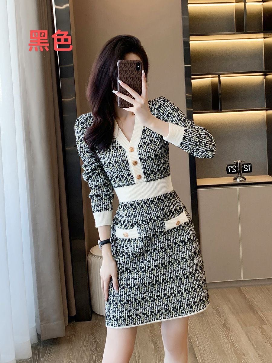 Korean autumn and winter small fragrance style V-neck knitted dress with waist cinched A-line skirt, sweet commuting temperament, slimming bottom skirt Korean autumn and winter small fragrance style V-neck knitted dress with waist cinched A-line skirt, sweet commuting temperament, slimming bottom skirt