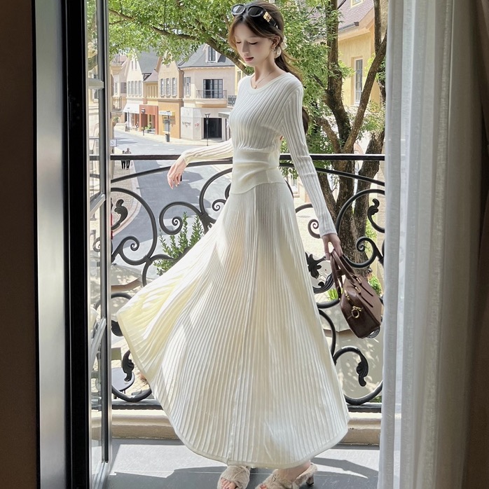 French high-end gray knitted dress for children's early autumn 2025 new small temperament long skirt set French high-end gray knitted dress for children's early autumn 2025 new small temperament long skirt set