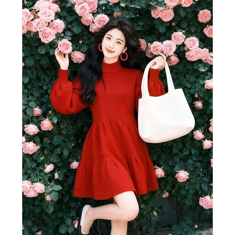 Korean Christmas, New Year, and Chinese New Year, wearing a small and elegant red lantern sleeve knitted sweater dress Korean Christmas, New Year, and Chinese New Year, wearing a small and elegant red lantern sleeve knitted sweater dress