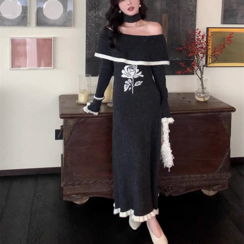 New round neck scarf flower wool knitted dress for women in winter with flared sleeves and waist cinching A-line slim fit skirt New round neck scarf flower wool knitted dress for women in winter with flared sleeves and waist cinching A-line slim fit skirt