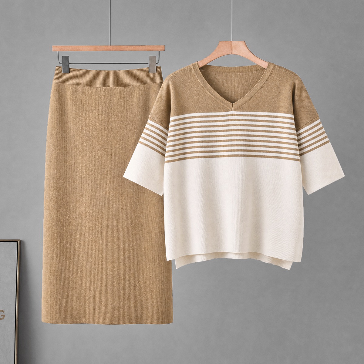 Real time shooting of summer cross-border new fashion striped short sleeved V-neck T-shirt set+casual skirt knitted two-piece set