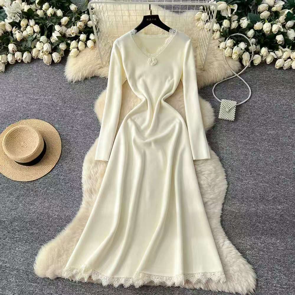 French dress for women in autumn and winter 2025, with a sense of high-end fashion and a slimming look. V-neck long sleeved knitted woolen dress