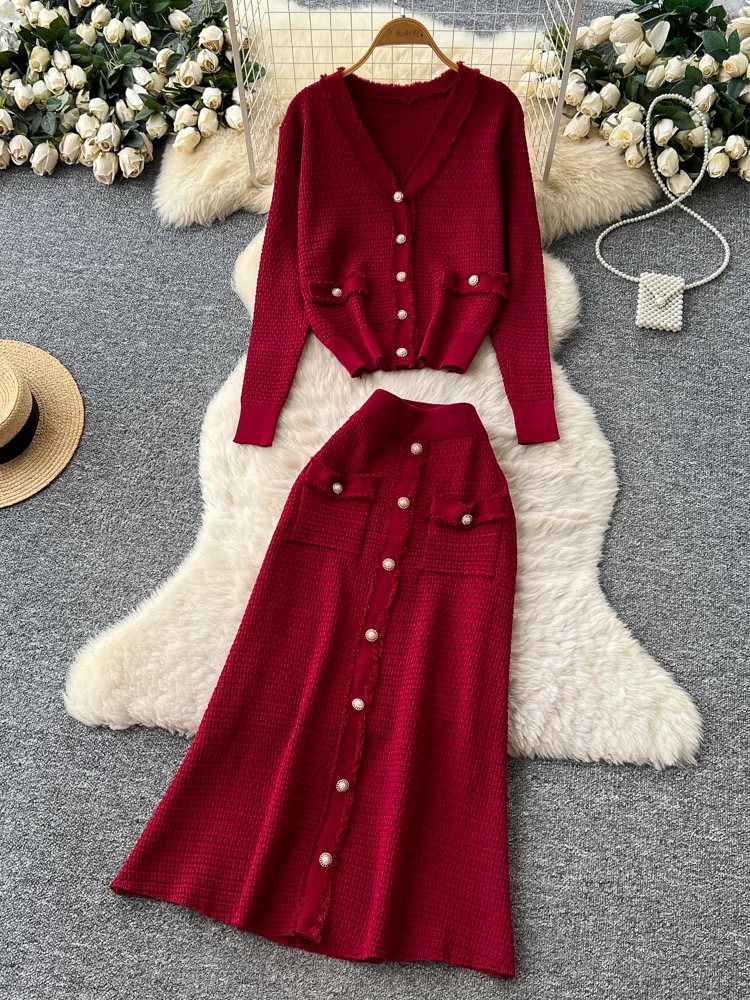 Xiaoxiang style high-end fashion V-neck metal buckle knitted cardigan top, women's high waist slimming half skirt two-piece set