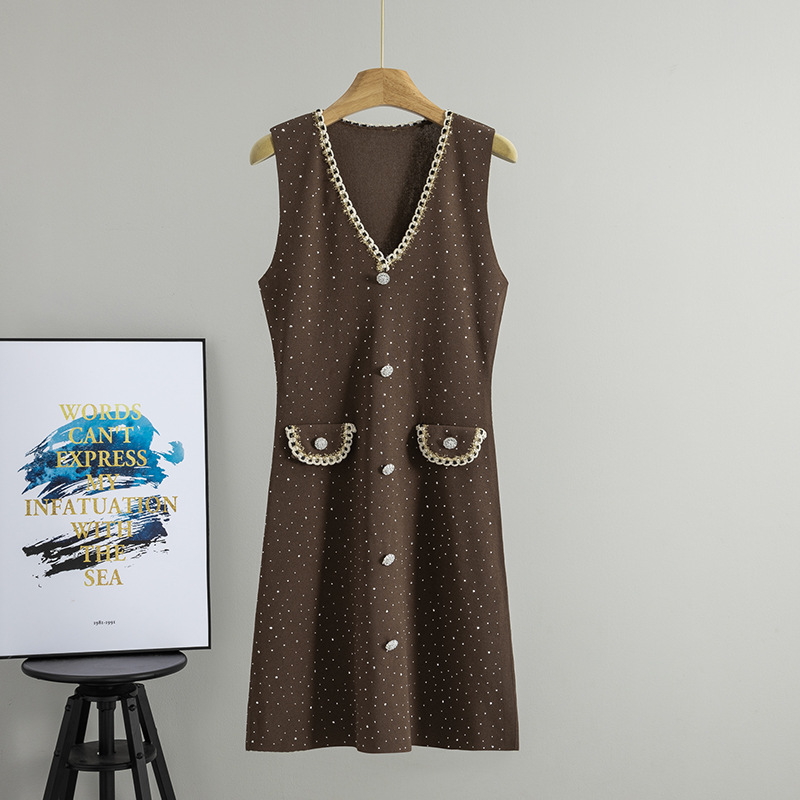 Summer 2026 new cross-border European and American foreign trade sleeveless vest waist cinched dress looks slim, paired with a mid length skirt for women