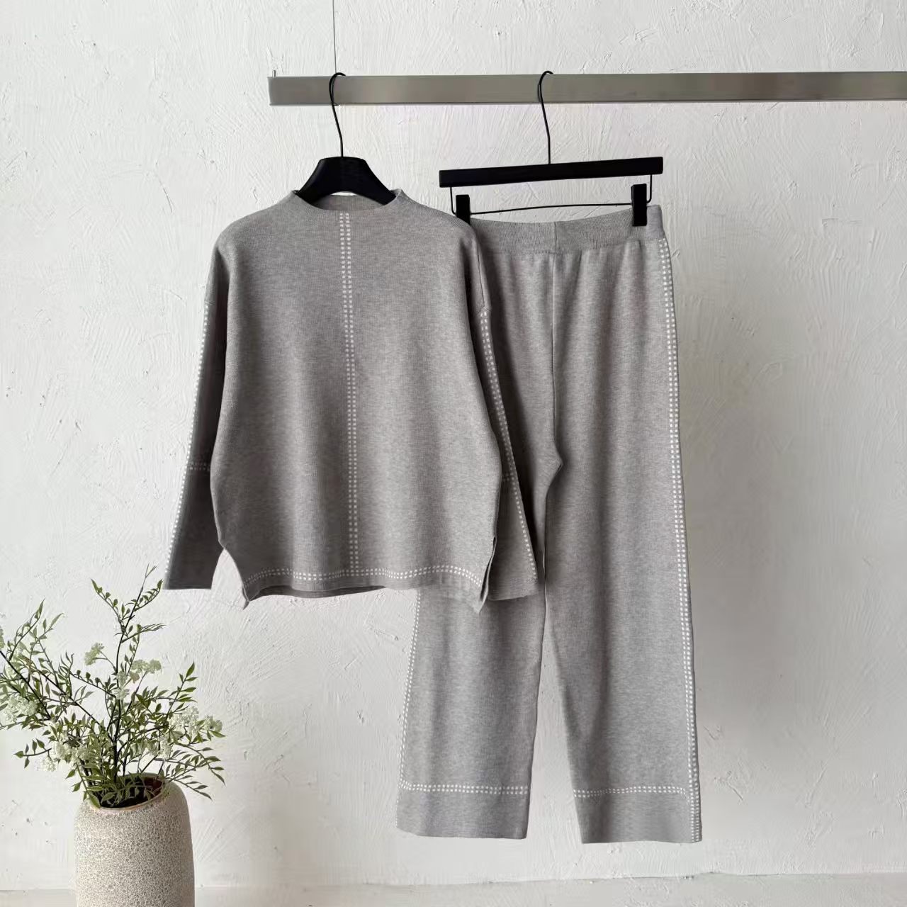 Cross border 2026 new temperament knitted suit women's loose top wide leg pants two-piece set commuting versatile fashion outfit Cross border 2026 new temperament knitted suit women's loose top wide leg pants two-piece set commuting versatile fashion outfit