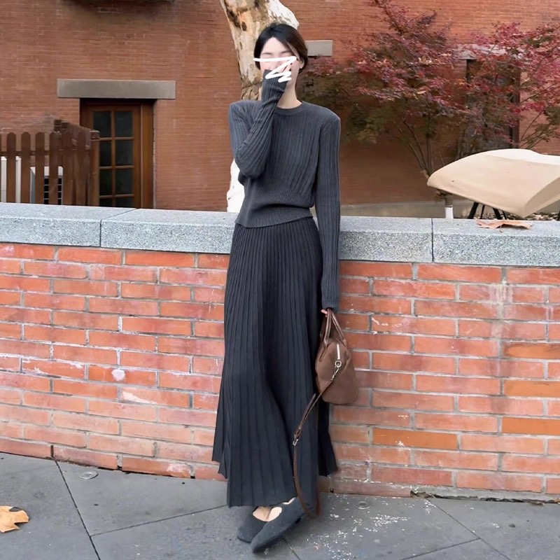 French high-end gray knitted dress for children's early autumn 2025 new small temperament long skirt set French high-end gray knitted dress for children's early autumn 2025 new small temperament long skirt set