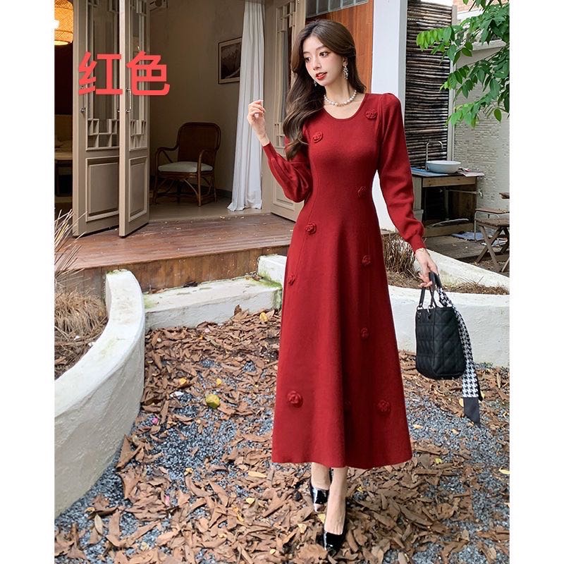 French retro romantic three-dimensional flower decoration bubble long sleeved knitted dress for women in autumn and winter long skirt French retro romantic three-dimensional flower decoration bubble long sleeved knitted dress for women in autumn and winter long skirt