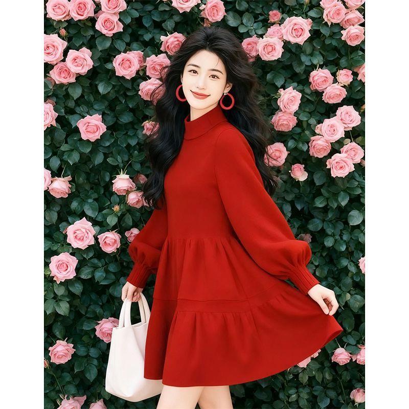 Korean Christmas, New Year, and Chinese New Year, wearing a small and elegant red lantern sleeve knitted sweater dress Korean Christmas, New Year, and Chinese New Year, wearing a small and elegant red lantern sleeve knitted sweater dress