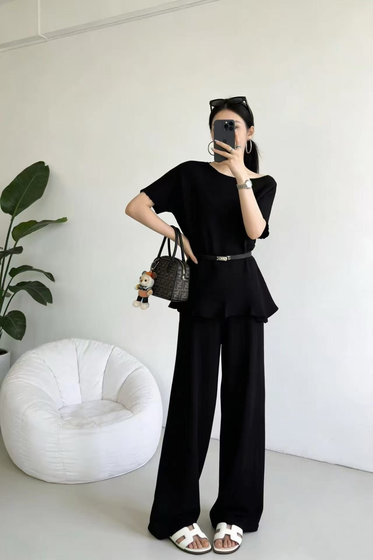 French gentle style waist cinched hem hem pullover knitted sweater two-piece set women's summer outfit simple casual pants knitted set French gentle style waist cinched hem hem pullover knitted sweater two-piece set women's summer outfit simple casual pants knitted set
