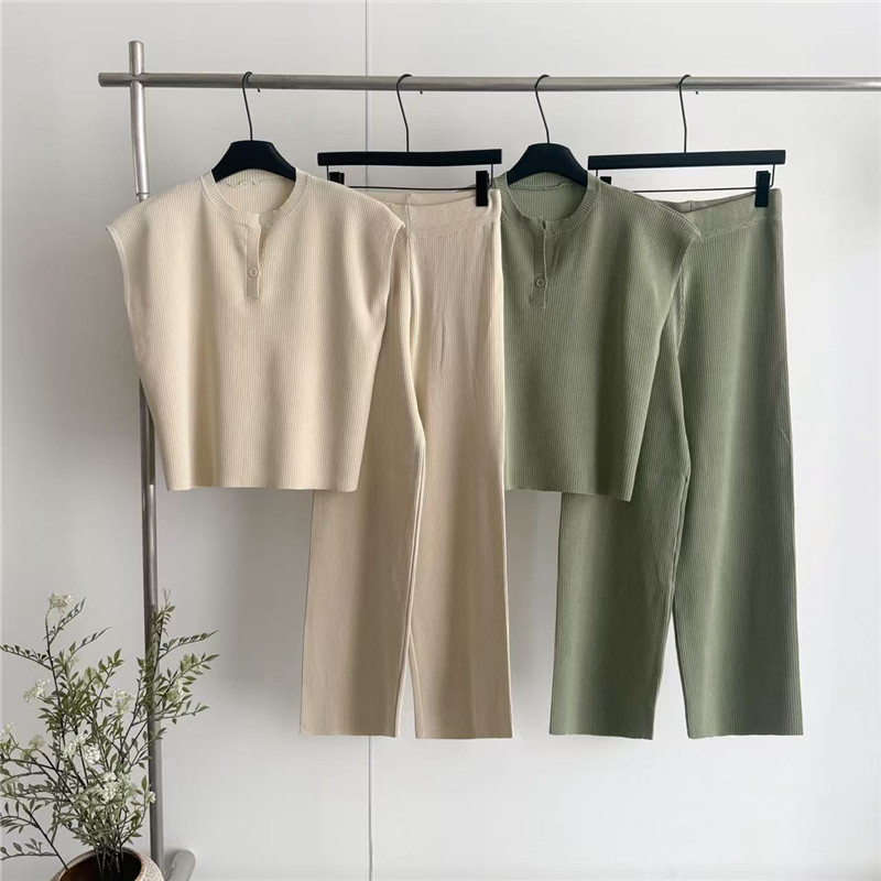 Cross border vest set women's 2026 summer new item solid color one button round neck sleeveless knitted top wide leg pants
