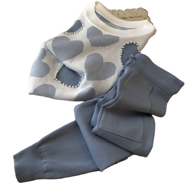 Casual fashion suit for petite women, exuding a tall and stylish vibe while reducing age. Knitted short sleeved pants, two-piece set for spring and summer Casual fashion suit for petite women, exuding a tall and stylish vibe while reducing age. Knitted short sleeved pants, two-piece set for spring and summer