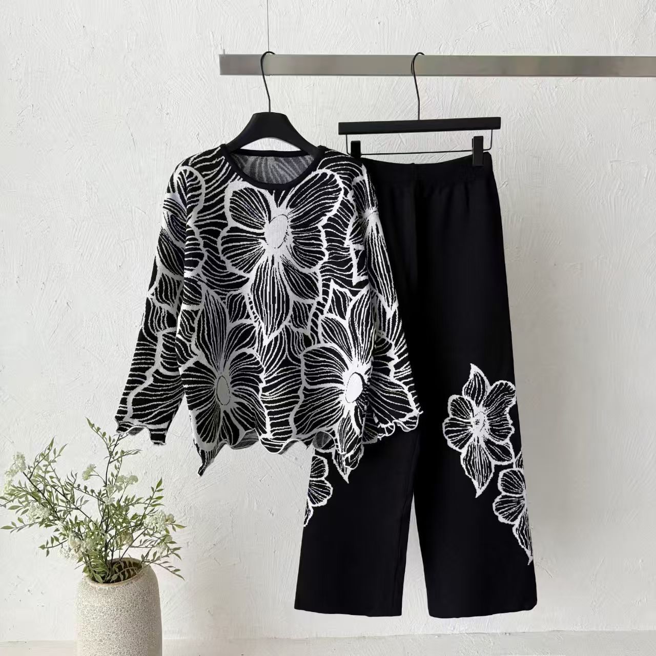 Cross border Heavy Industry Jacquard Large Flower Knitted Set Women's Autumn Loose Long Sleeve Wide Leg Pants Two Piece Set Soft Skin friendly Set Cross border Heavy Industry Jacquard Large Flower Knitted Set Women's Autumn Loose Long Sleeve Wide Leg Pants Two Piece Set Soft Skin friendly Set
