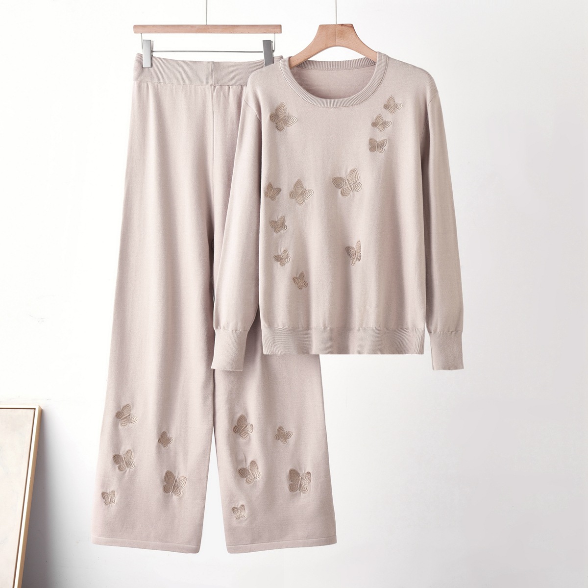 Cross border sweater set for women 2026 new winter style slimming and lazy casual butterfly embroidery two-piece set for trendy women Cross border sweater set for women 2026 new winter style slimming and lazy casual butterfly embroidery two-piece set for trendy women