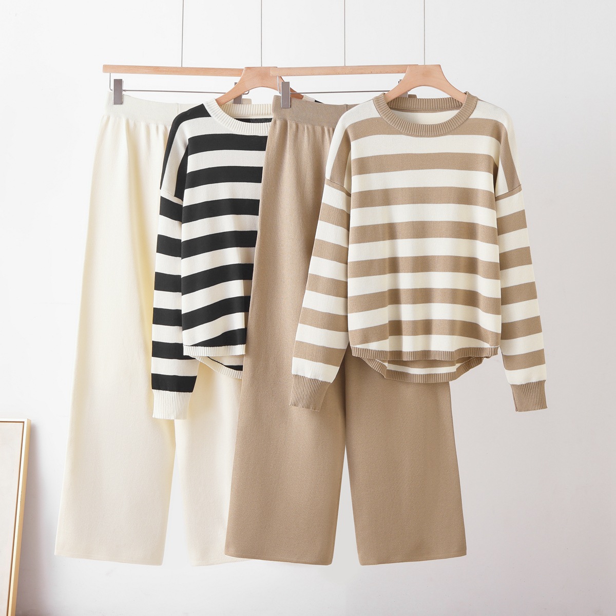 Cross border sweaters, European and American Amazon foreign trade women's clothing, autumn and winter contrasting colors, simple long sleeved fashionable casual knitted suit Cross border sweaters, European and American Amazon foreign trade women's clothing, autumn and winter contrasting colors, simple long sleeved fashionable casual knitted suit