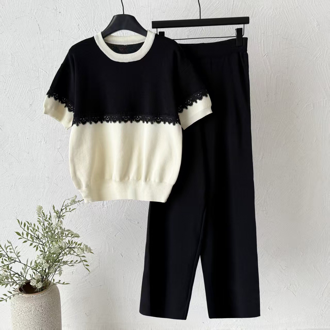 Cross border summer contrasting lace knit suit for women, round neck, short sleeved, wide leg pants for slimming and casual wear