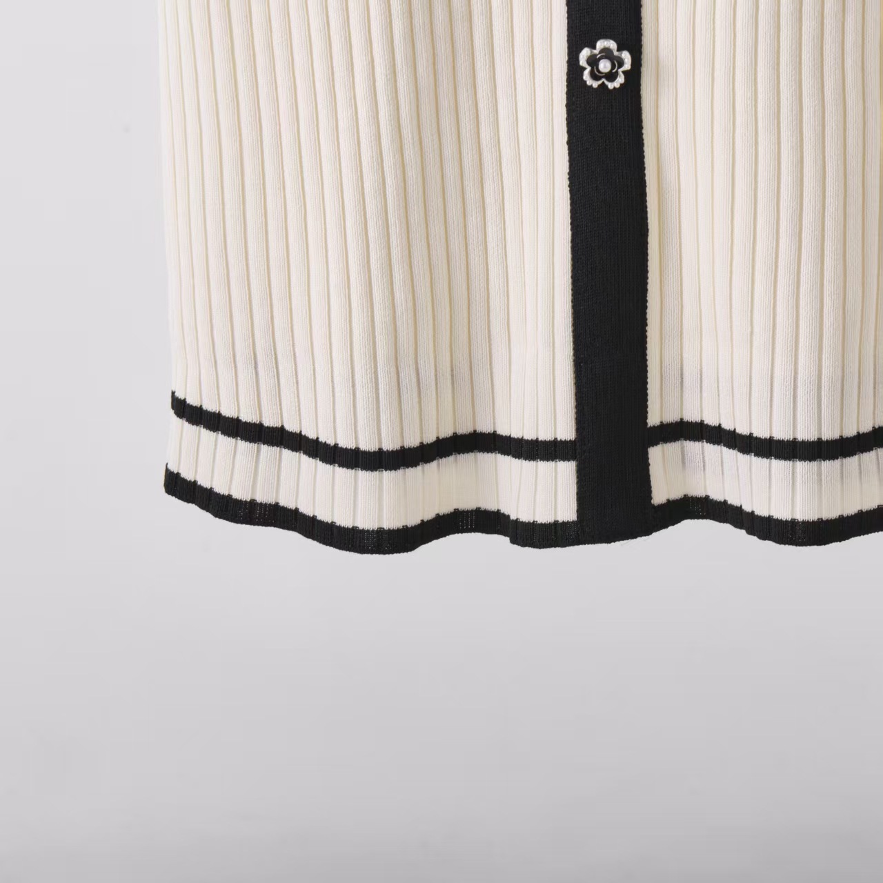 Cross border 2026 Xiaoxiangfeng Flip Collar Knitted Dress for Women in Summer, Camellia Diamond Buckle for a Skinny Look, Sleeveless Skirt Cross border 2026 Xiaoxiangfeng Flip Collar Knitted Dress for Women in Summer, Camellia Diamond Buckle for a Skinny Look, Sleeveless Skirt