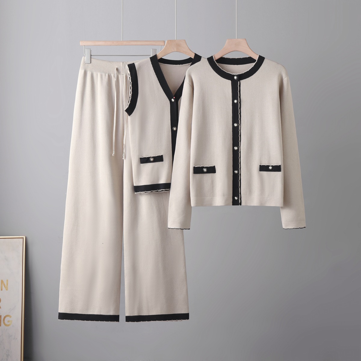 Realistic shooting of Xiaoxiangfeng long sleeved slim knit cardigan top for women's autumn and winter new style jacket+vest+pants three piece set