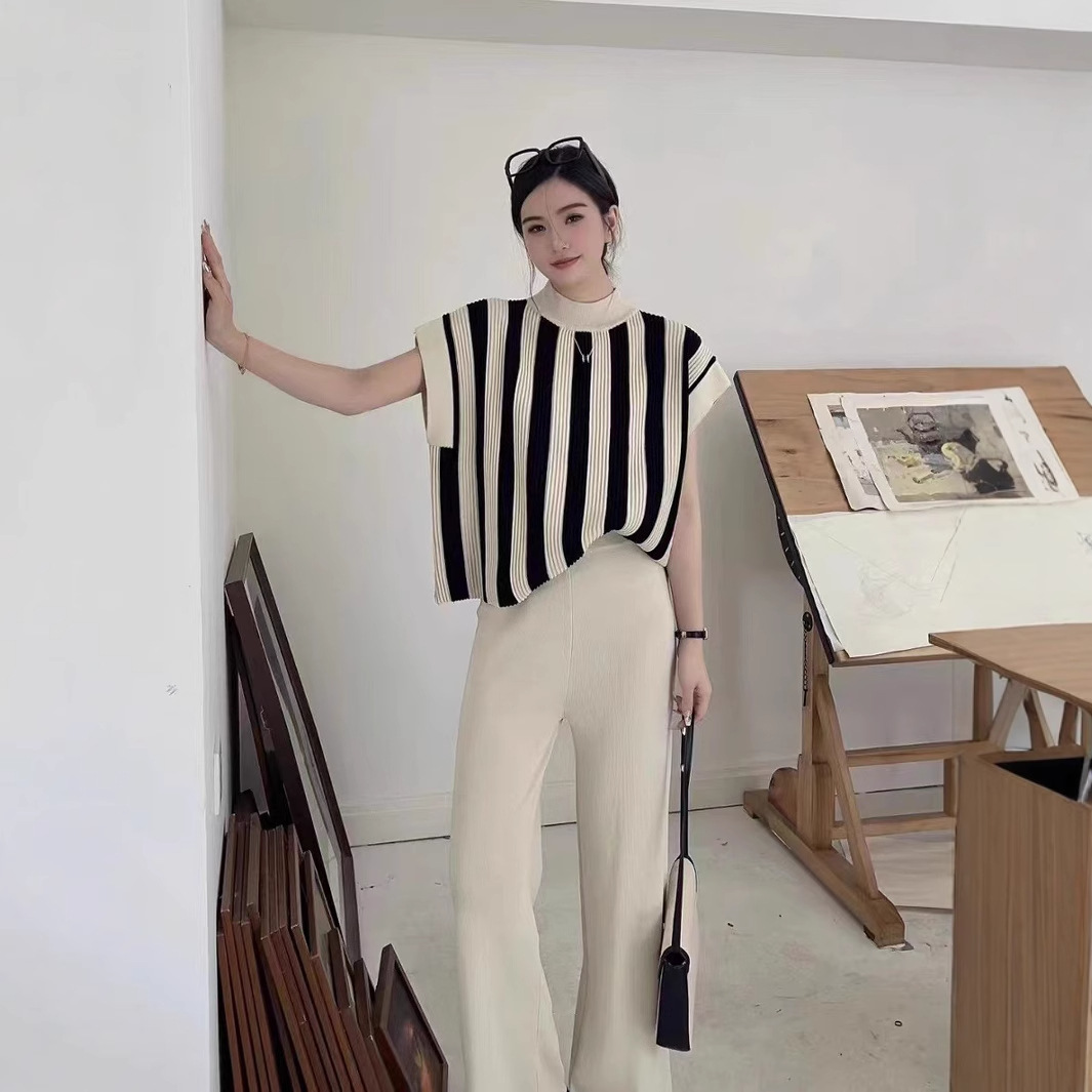 2026 Xiaoxiangfeng temperament socialite knitted fashion suit women's mid neck striped top casual wide leg pants two-piece set