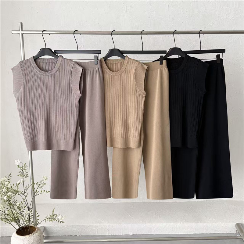 Summer casual versatile sleeveless knitted sweater set for women with a niche design sense, loose and chic round neck top, wide leg pants