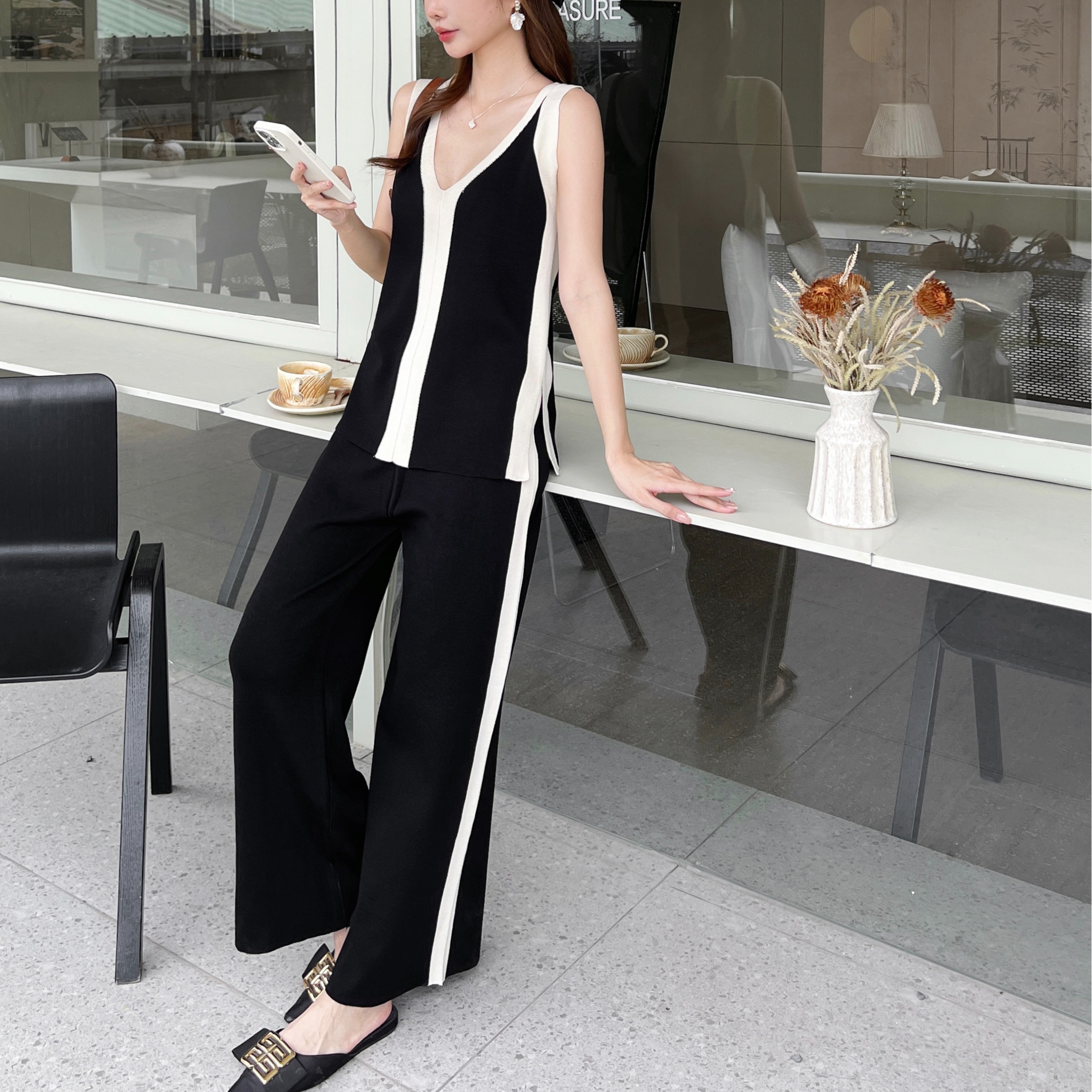 2025 new color blocked front and rear V-neck vest knitted split top color blocked wide leg pants knitted two-piece set for women 2025 new color blocked front and rear V-neck vest knitted split top color blocked wide leg pants knitted two-piece set for women