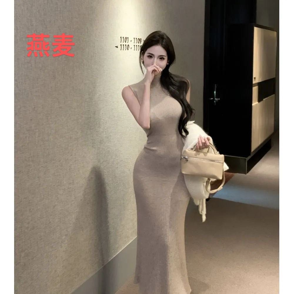 New sexy and feminine high neck slim fit solid color elegant long knitted sleeveless dress from Dongdaemun, South Korea, trendy