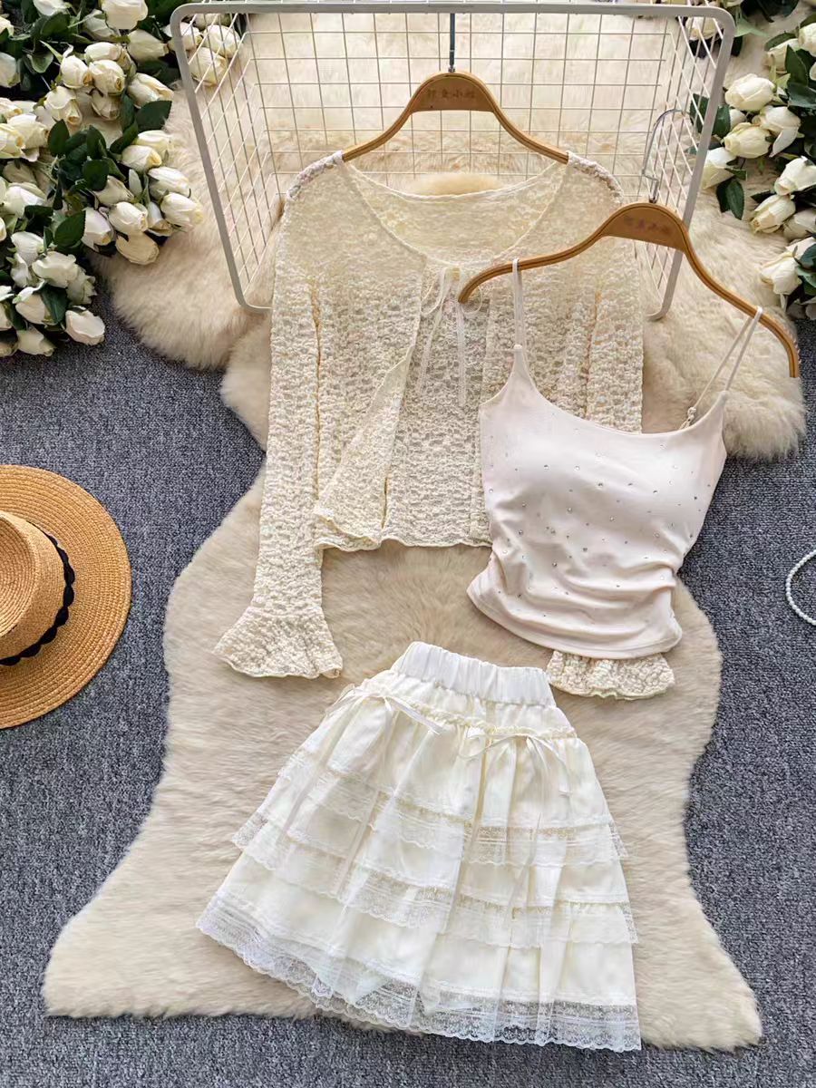 Sweet Qianjin style lace cardigan camisole, summer ruffled cake skirt, age reducing vacation two-piece set for women