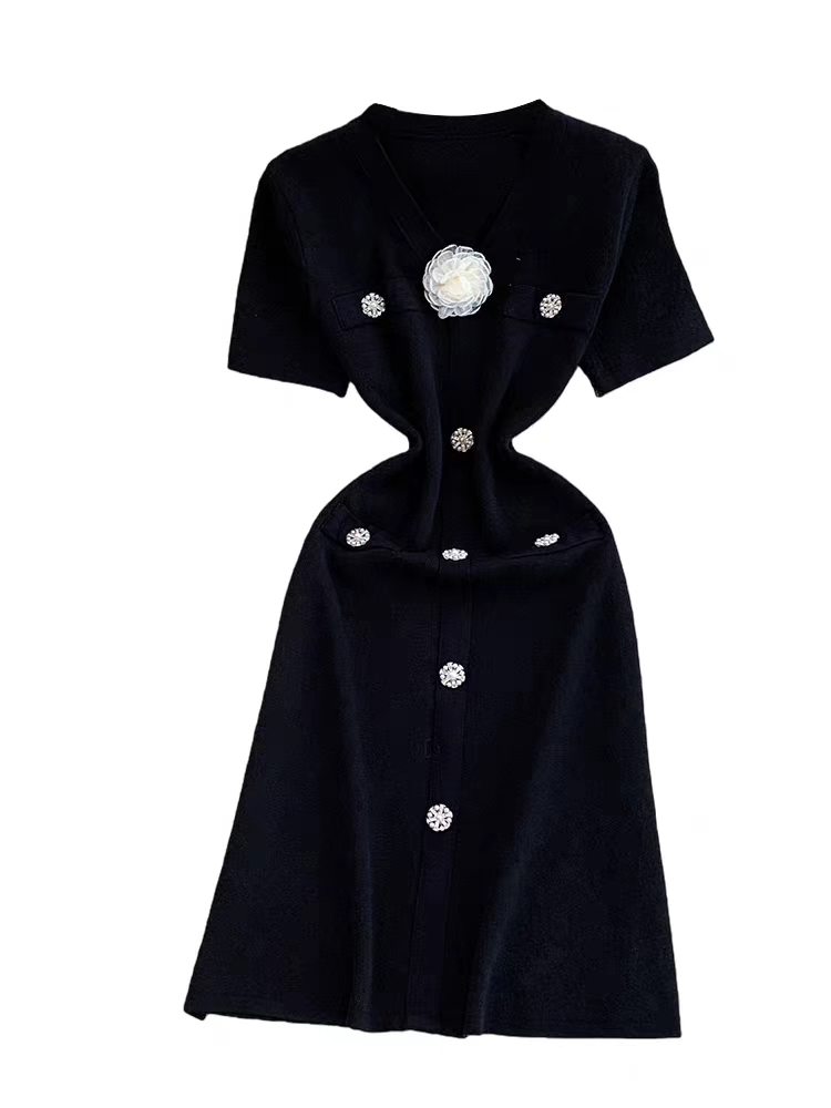French dress for women in summer, light luxury, socialite, gentle style, three-dimensional flower, V-neck, metal buckle, slim knit long skirt French dress for women in summer, light luxury, socialite, gentle style, three-dimensional flower, V-neck, metal buckle, slim knit long skirt