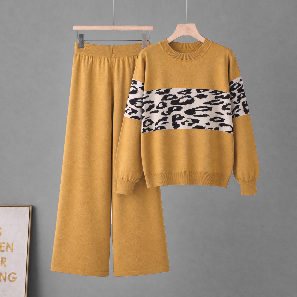 Foreign trade European and American leopard print knitted suit women's two-piece set autumn and winter round neck long sleeved top casual wide leg pants suit women Foreign trade European and American leopard print knitted suit women's two-piece set autumn and winter round neck long sleeved top casual wide leg pants suit women