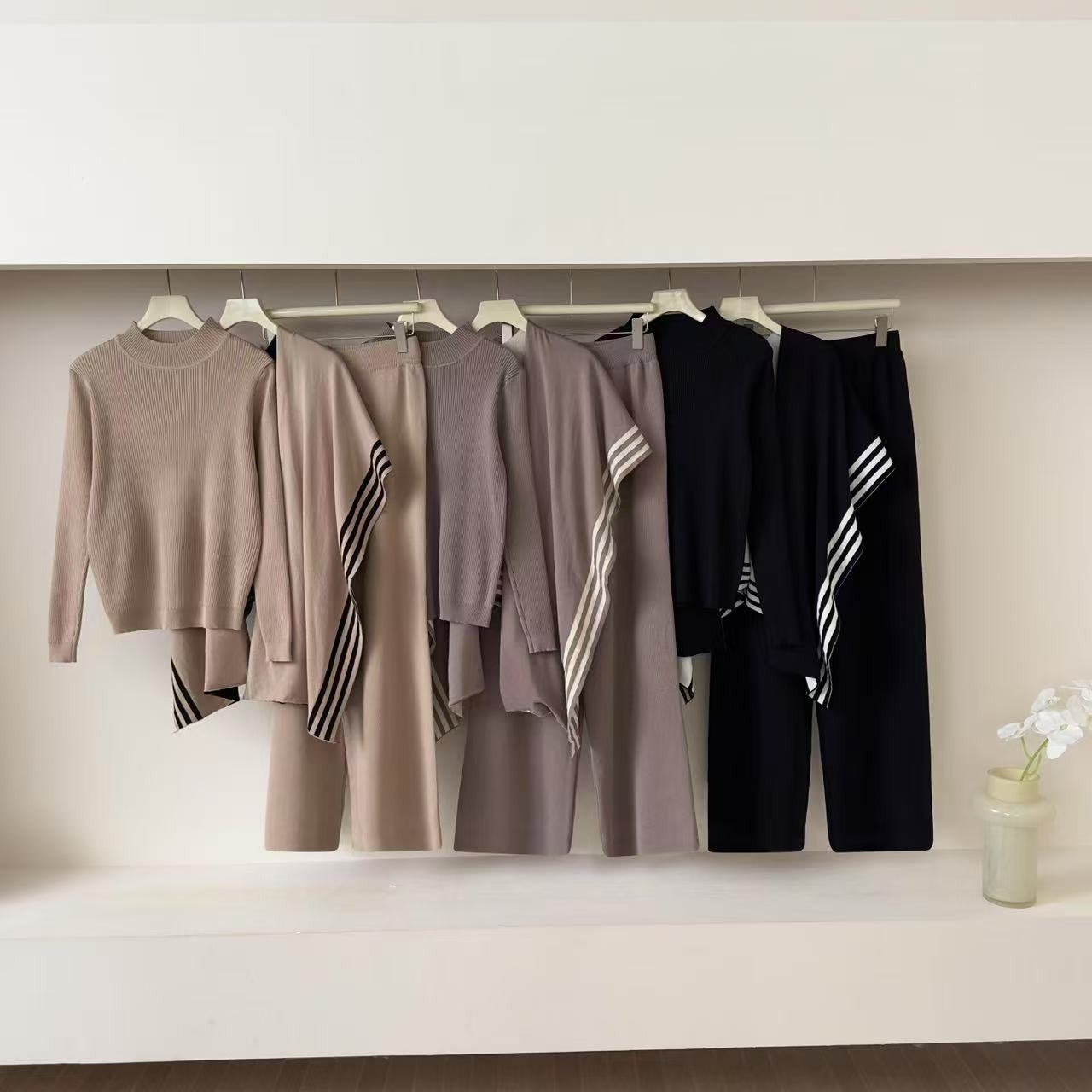 Cross border 25 year casual knit three piece set, Spring and Autumn new style, casual fashion temperament, sweater, wide leg pants, shawl cardigan Cross border 25 year casual knit three piece set, Spring and Autumn new style, casual fashion temperament, sweater, wide leg pants, shawl cardigan