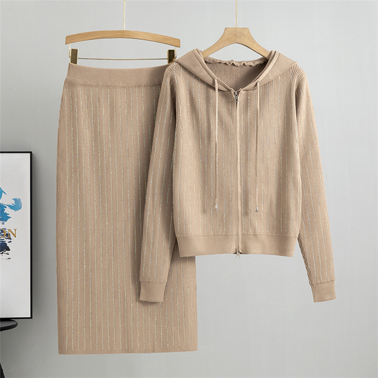 Cross border Xiaoxiangfeng Autumn Hot Diamond Skirt Set, cardigan jacket, mid length, hip hugging skirt, socialite temperament two-piece set for women