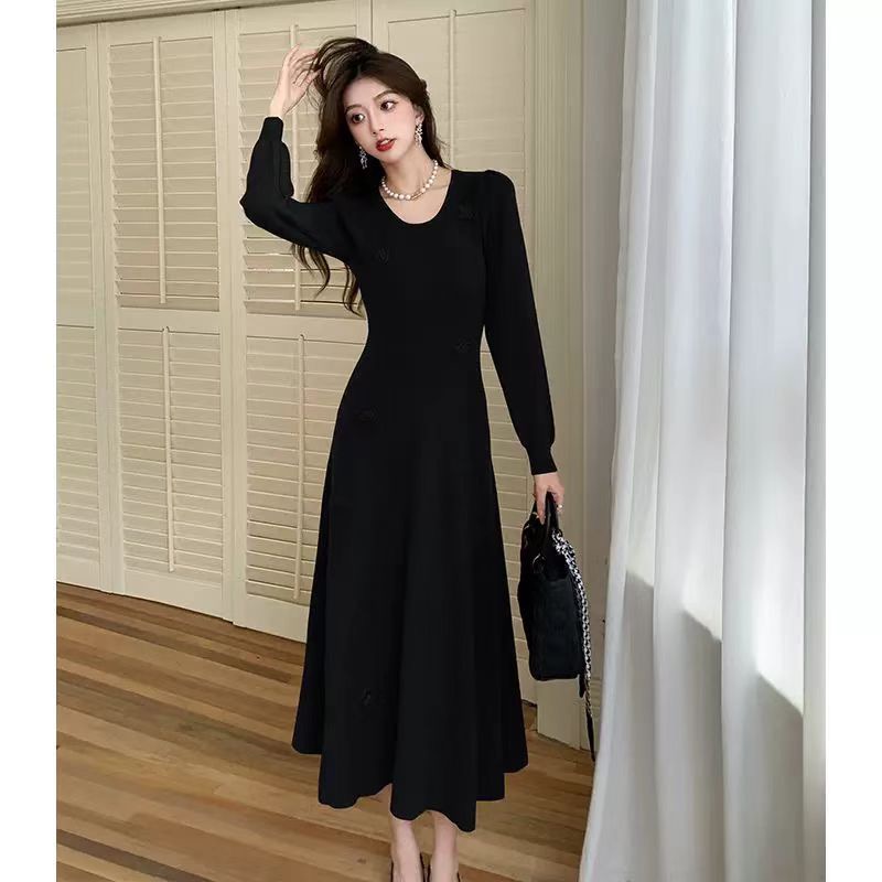 French retro romantic three-dimensional flower decoration bubble long sleeved knitted dress for women in autumn and winter long skirt French retro romantic three-dimensional flower decoration bubble long sleeved knitted dress for women in autumn and winter long skirt